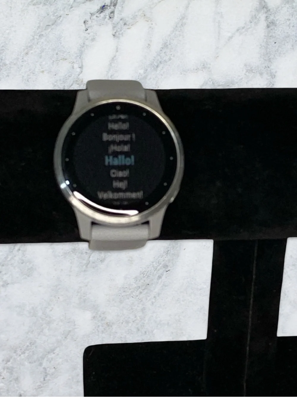 Garmin Vivoactive 4S GPS Smartwatch 40mm‎ Fiber-Reinforced Gray Silicone band